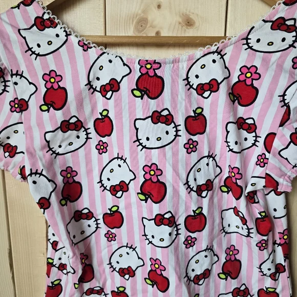 Hello Kitty Sanrio Hot Topic Apples Flowers Bow Blouse Womens Small/Medium - Picture 13 of 13